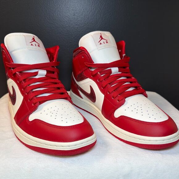Air Jordan 1 Mid “Valentine’s Day 2025” – HJ9337-106 | 9M/10.5W main image 5